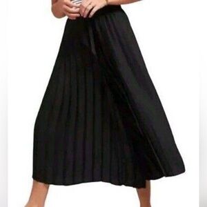 Black Pleated Wide-Leg Pants